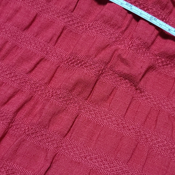Red Textured Round Tablecloth - Picture 2 of 3